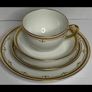 LIMOGES L Bernandaud & C TEACUP 4 PCS GOLD TRIM